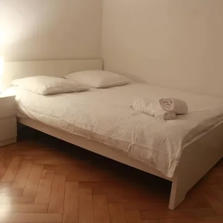In Loriplatz Apartment *
